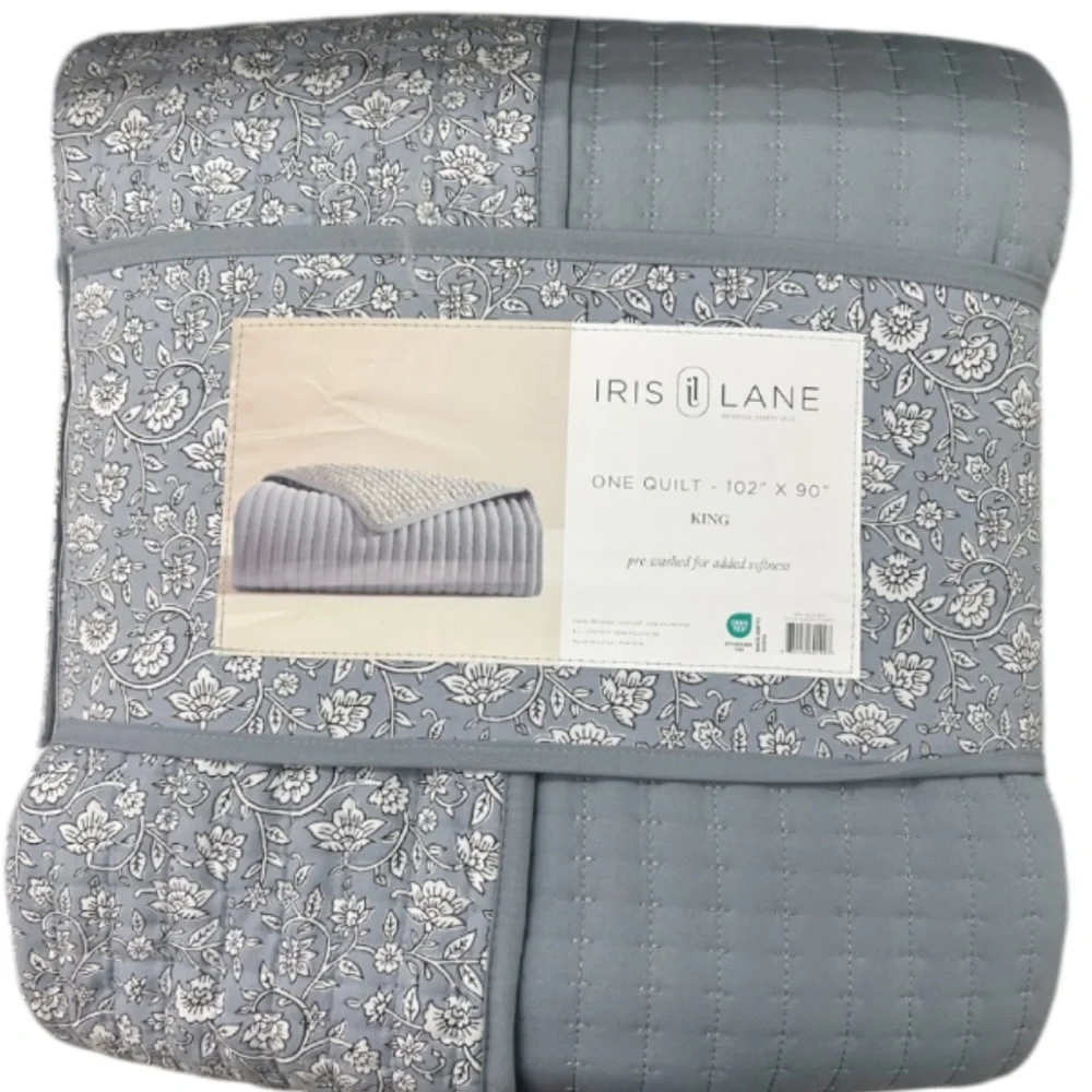 Iris Lane Blue and White Floral King Quilt 102”x90”